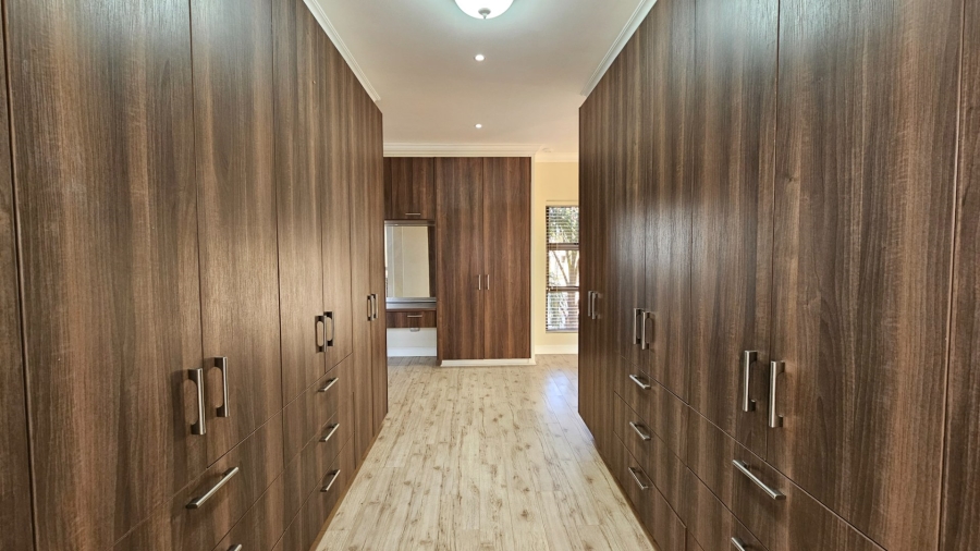 5 Bedroom Property for Sale in Kiepersol Free State